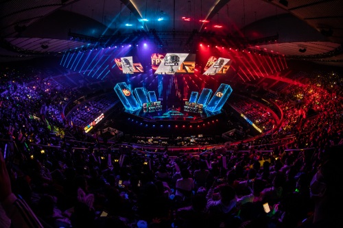 S15LOL全球总决赛奖金池创纪录，基础池加众筹总额突破600万美元。